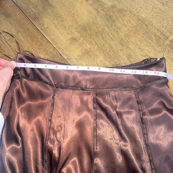 Long brown satin skirt. - Picture 8 of 12